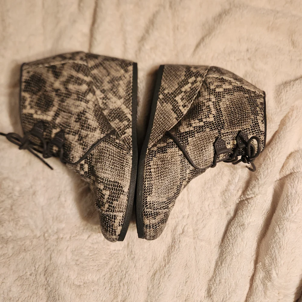 Toms Snake Print Ankle Boots Size 11 Euc